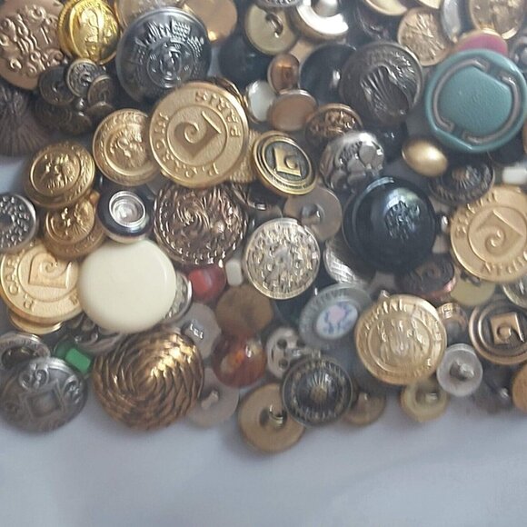 Buttons Crafts Clothing Repairs As Is Large Lot of Various Types Metal Plastic - Picture 5 of 11